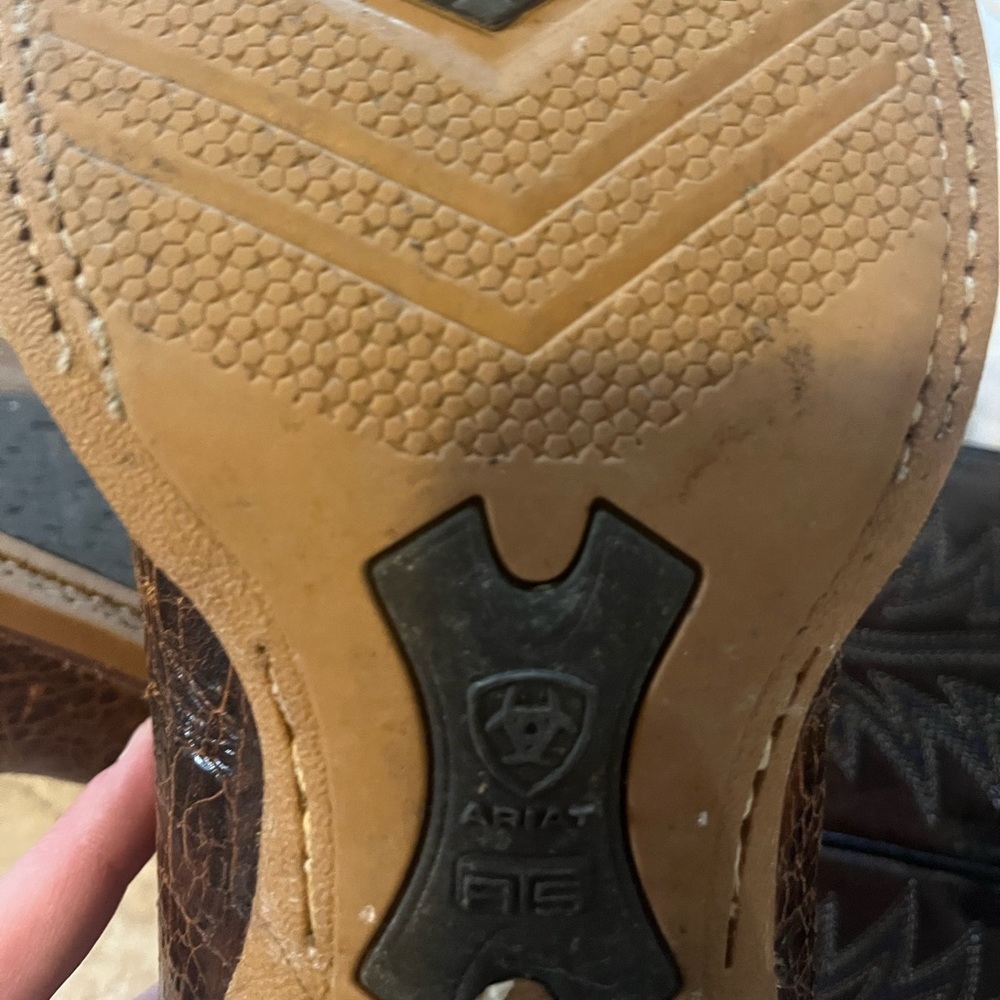 Ariat Men’s brown dress boots size 10EE, used, please see pics